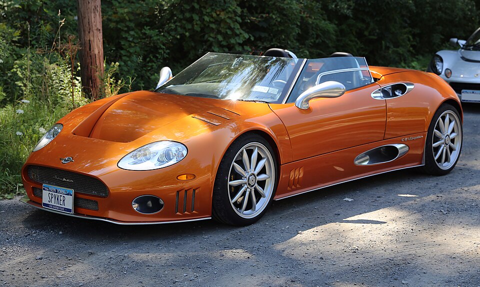 스파이커 C8