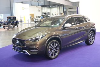 인피니티 QX30